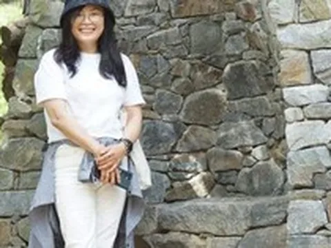 Sau tuổi 35, nhiều bà mẹ mới nhận ra: Có thu nhập riêng không chỉ là tiền, mà là sự tự tin