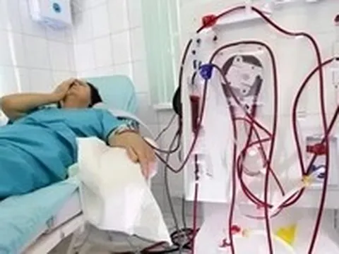 Ngày càng nhiều người tử vong vì suy thận, bác sĩ cảnh báo: Thấy 5 dấu hiệu này khi ăn uống, thận có thể đang “kêu cứu”