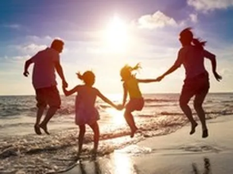 Bệnh viện Bạch Mai đưa lời khuyên với những gia đình đang có ý định đi du lịch