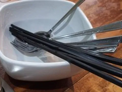 5 dụng cụ nhà bếp nhà nào cũng có, dùng sai cách còn độc hơn thuốc trừ sâu