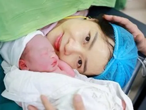 Cuộc đấu trí nghẹt thở tạo nên kỳ tích cứu bé trai chào đời sau chị gái song sinh 13 tuần