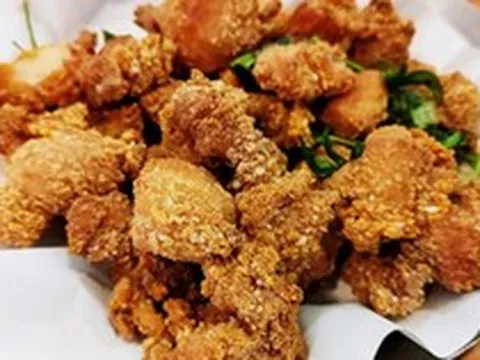 Warren Buffett, Donald Trump đều thích gà rán, nước ngọt có ga nhưng vẫn rất khỏe mạnh, bác sĩ tiết lộ: Không phải từ bỏ đồ ăn vặt nhưng cần lưu ý 3 điều