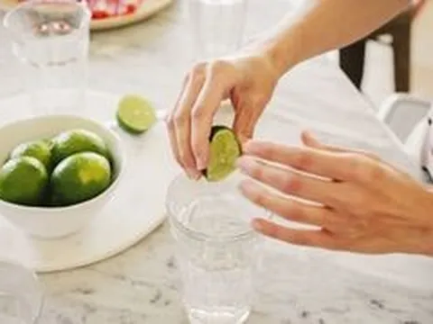 Nước chanh không phải 'thần dược', nhưng đây là 10 lý do bạn nên uống vào mùa hè