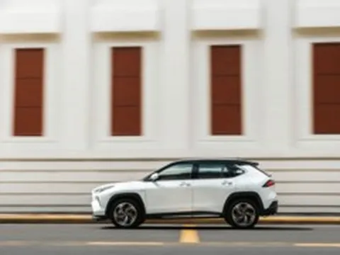 Khi chi phí xăng dầu biến động, người dùng thay đổi cách chọn ô tô