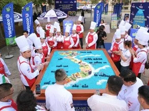 CLIP: Bản đồ Việt Nam bằng xôi và nước cốt dừa tại Cần Thơ