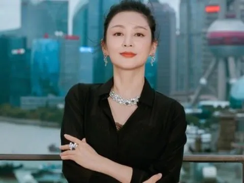 "Người phụ nữ đẹp nhất Trung Quốc" U60 vẫn trông trẻ hơn cả chục tuổi, bí quyết “cải lão hoàn đồng” gói gọn trong 3 chữ