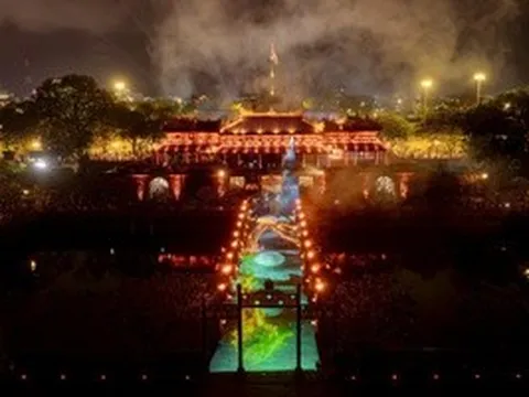 Đại Nội Huế sáng đèn miễn phí, bên trong “Hoàng cung huyền ảo” có gì đặc biệt?