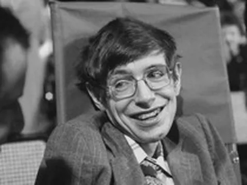 Stephen Hawking đã đúng về trí thông minh