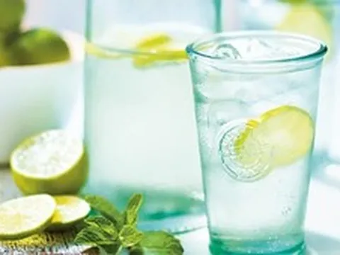 Muốn không say tàu xe, bạn nên chọn những loại đồ uống này