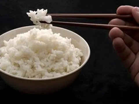 Ăn cơm nguội có thực sự giúp giảm đường huyết như lời đồn?