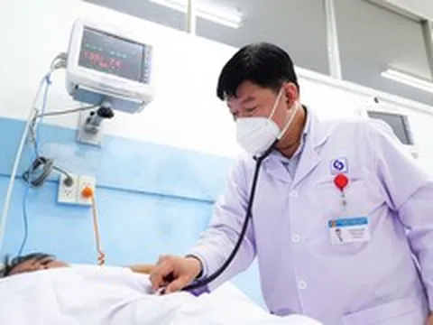 Bác sĩ cảnh báo đột quỵ gia tăng dịp nghỉ lễ, dễ nhầm với say nắng