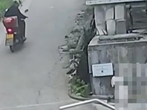 Chi tiết bất thường ở nhà hàng xóm khiến người đàn ông vội gọi cảnh sát: Kịp thời cứu mạng 2 trẻ nhỏ
