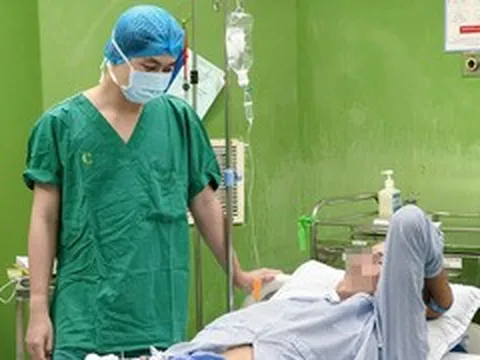 Vượt hàng nghìn km, bệnh nhân người Úc trở lại Việt Nam phẫu thuật cột sống