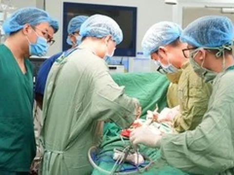 Sản phụ 9 năm hiếm muộn vừa đón con đầu lòng, vừa thoát khối u lách 1,5kg