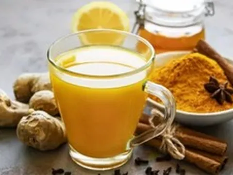 Cách uống tinh bột nghệ giúp da sáng hồng, mịn màng