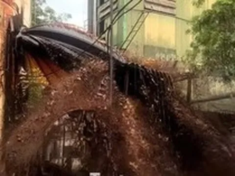 Sét đánh làm 2.000 tấn mật tràn ra ngoài: Có độc không, xử lý thế nào?