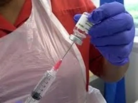 Anh triển khai mũi tiêm điều trị ung thư 'chỉ trong một phút'