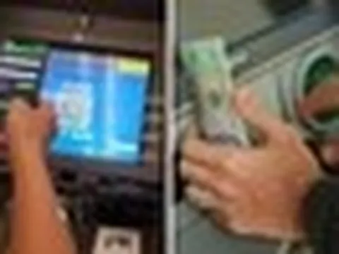 Phong tỏa tài khoản ngân hàng nếu người dùng nhận, chuyển tiền cho các giao dịch sau