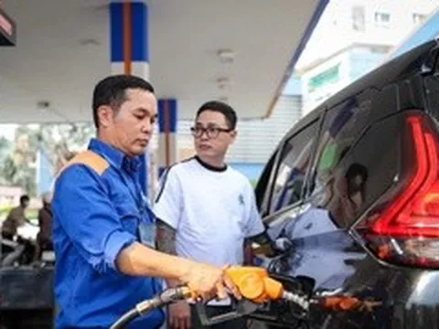 Các quốc gia khuyến cáo nguyên tắc an toàn khi đổ xăng