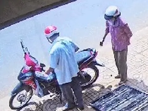 Cảnh chồng cởi áo giữa trưa nắng, lót yên xe cho vợ ngồi: Đoạn camera ở Đồng Nai đang gây bão