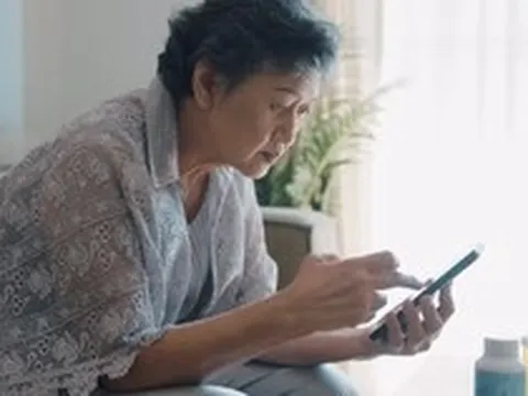 Sau khi bố qua đời, mẹ tôi chuyển đến sống cùng dì nhưng chỉ vài ngày đã quay về: Hoá ra tuổi già có 1 sự thật khó nói