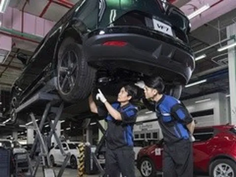 Chuyển từ xe xăng sang xe VinFast: 'Ít vào xưởng hơn, chi phí nhẹ hơn hẳn'