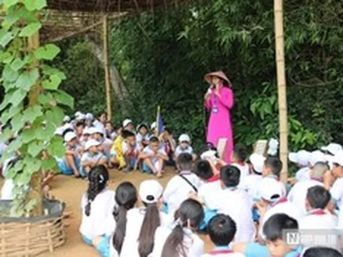 Hàng nghìn học sinh xúc động, bồi hồi khi được về thăm quê Bác