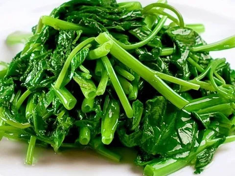 Bí quyết luộc rau xanh mướt, ngon ngọt "chuẩn" nhà hàng