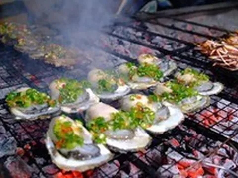Vừa ăn hải sản xong đã đỏ mặt, nổi mẩn khắp người? Bác sĩ lên tiếng cảnh báo