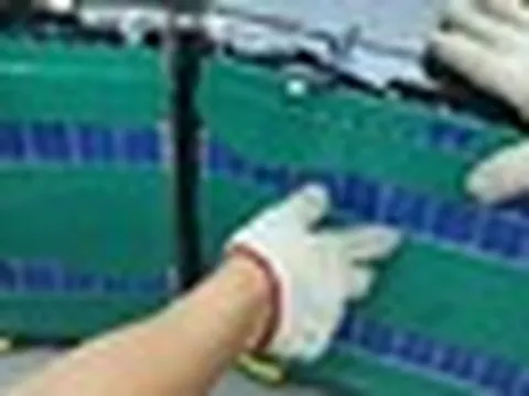 Công nghệ pin 'đỉnh nóc kịch trần' của BYD gây nghi vấn về độ an toàn: Một nhóm người quyết định dùng cưa điện, máy mài đập phá suốt 8 tiếng để tìm câu trả lời
