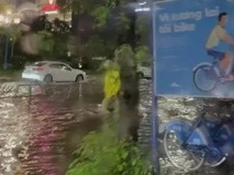 Vì sao đường phố Hà Nội úng ngập dù mưa không quá lớn?
