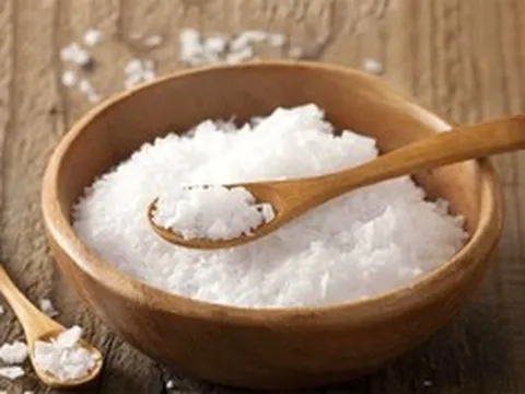 Mẹo làm đẹp da bằng muối biển: Giảm dầu, mụn, thu nhỏ lỗ chân lông