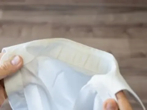 5 cách tẩy quần áo trắng ố vàng hoặc ngả màu cháo lòng