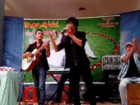 Clip khó tin của nhạc sĩ đắt show nhất Việt Nam