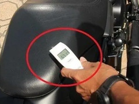 Cách hạ nhiệt yên xe máy khi trời nắng nóng như đổ lửa