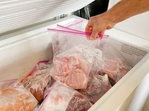 Thịt để trong ngăn đông quá thời gian này: Chưa có dấu hiệu hỏng cũng không nên ăn vì nguy cơ gây ung thư