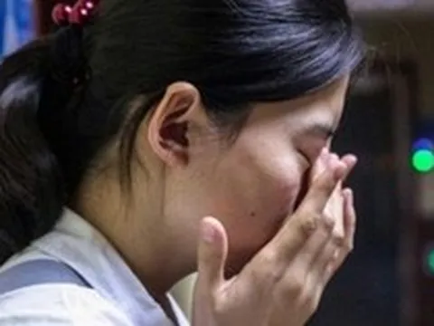 Nữ sinh giỏi nhất trường liên tiếp thi trượt đại học, 20 năm sau nhận tin báo: “Đã có bằng tốt nghiệp, đang làm giáo viên”