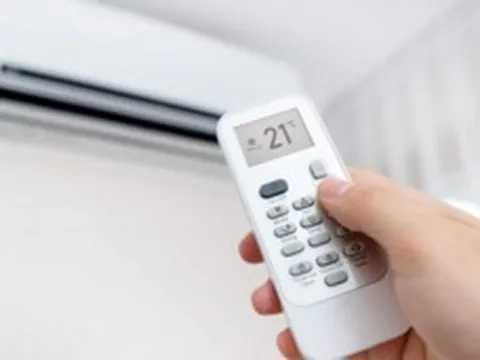 Nên bật điều hòa chế độ Cool hay Fan khi trời nắng nóng?