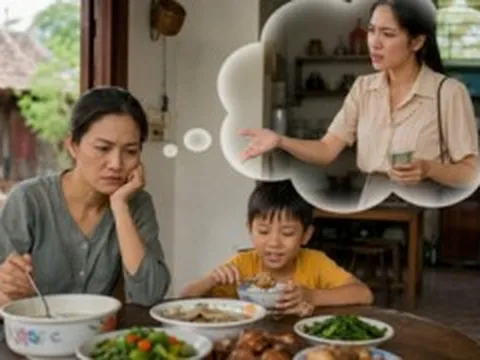 Gửi con về quê, em dâu đưa 2 triệu đồng và ngày nào cũng 'soi' bé ăn gì