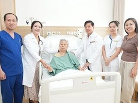 Cứu cụ bà 93 tuổi suy tim, suy thận, viêm phổi nhờ phối hợp đa chuyên khoa