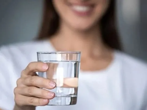 3 sai lầm khi uống nước, số 1 đang hại thận mà ít người biết