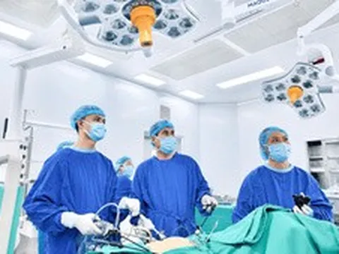 Vinmec Hạ Long cứu nữ bệnh nhân 45 tuổi thoát nguy cơ thủng đại tràng do polyp