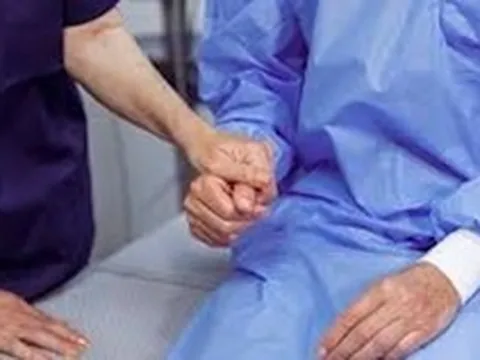 Giải mã loại thuốc có cơ chế 'tìm và diệt' tế bào ung thư buồng trứng