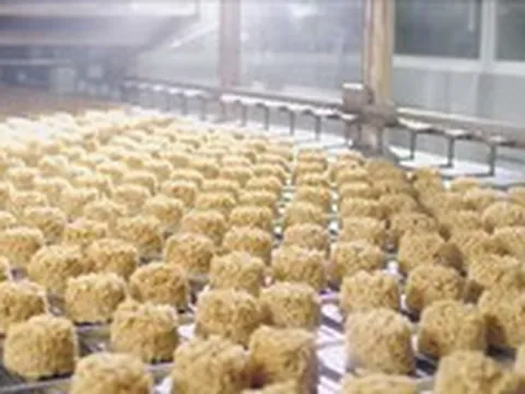 Có gì bên trong quy trình sản xuất mì ăn liền tại Acecook Việt Nam?