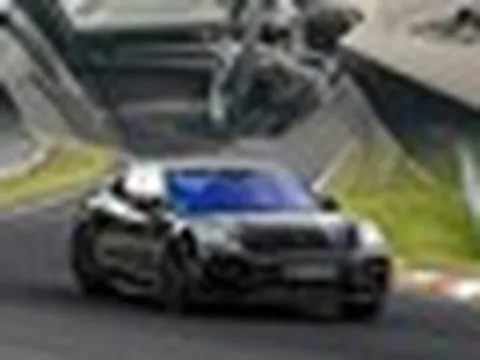 Porsche Panamera vừa ra mắt đã rục rịch có bản nâng cấp: Ngoại hình đổi nhẹ, 'lột xác' công nghệ bên trong để đấu Mercedes-AMG GT