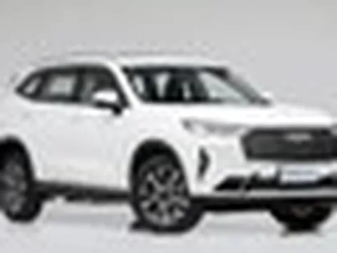 Mẫu xe hybrid hạ giá kỷ lục tại Việt Nam có phiên bản mới: Động cơ tiết kiệm hơn, màn hình trung tâm 14,6 inch, hệ thống trợ lái cấp độ 2