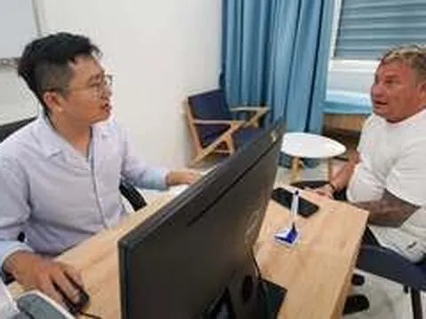 Ở Úc chờ 5 tiếng, đến bệnh viện Việt Nam chỉ 10 phút, khách Tây bất ngờ