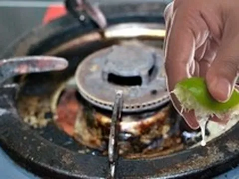 Cách làm sạch bếp gas bị bám dầu mỡ lâu ngày đơn giản và hiệu quả
