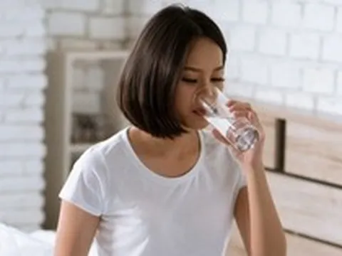 Lời khuyên dành cho những người sáng nào cũng uống 1 ly nước