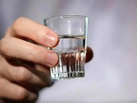 Có nên ngủ ngay sau khi uống rượu?